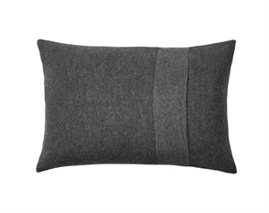 Muuto Layer Cushion Tummanharmaa 40 x 60 cm