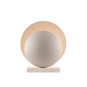 Globen Lighting Orbit -pöytävalaisin, beige/beige travertiini
