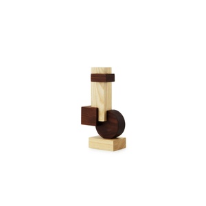 Normann Copenhagen Join Sculpture, keskikokoinen hiiltynyt saarni