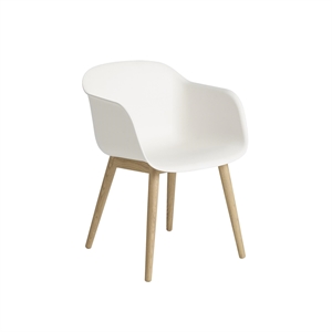 Muuto Fiber -ruokailutuoli käsinojilla ja puupohjalla Natural White/Oak