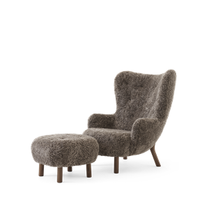 &Tradition Petra VB3 Armchair Sheepskin Sahara/Oiled Walnut Incl. ATD1 Puff