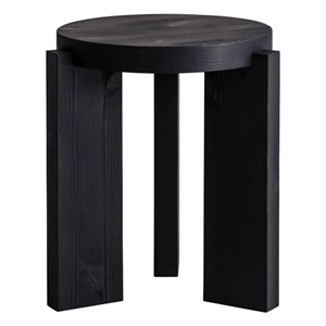 Vaarnii 001 Jakkara, Musta Mänty